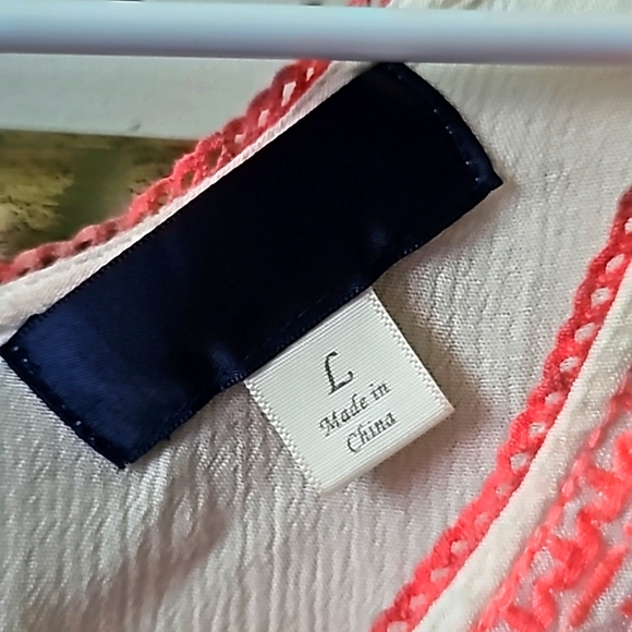 Sleeveless Top - Picture 2 of 4